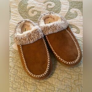 Brown Suede Slippers NWOT with Knit Trim size medium 7-8